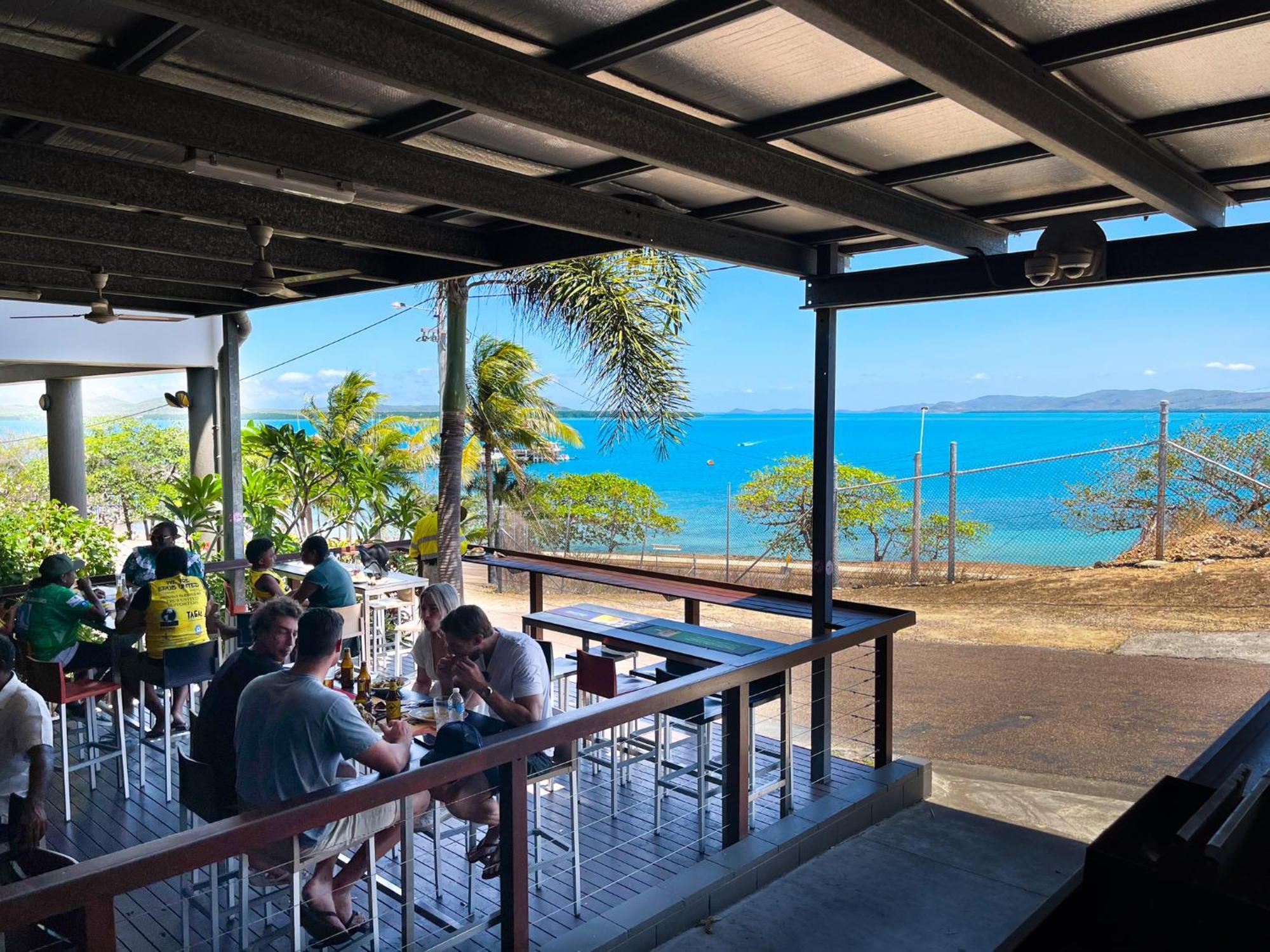 Grand Hotel Thursday Island エクステリア 写真