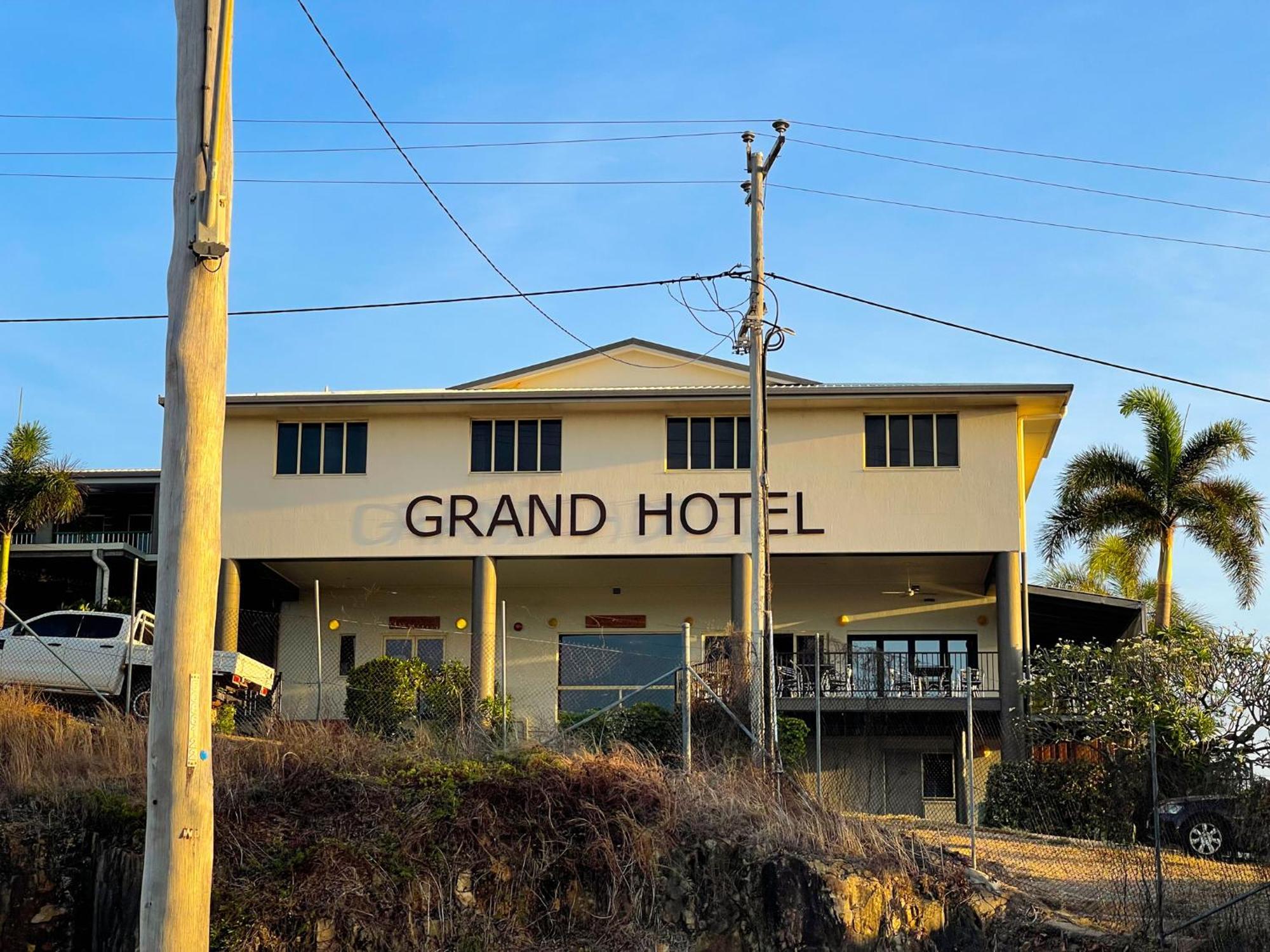 Grand Hotel Thursday Island エクステリア 写真